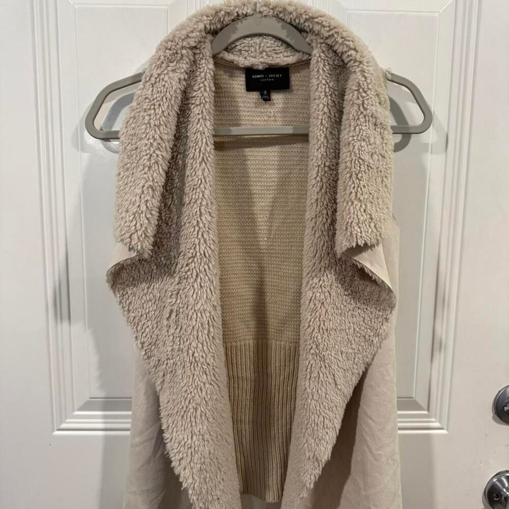 Unbranded Women's Cream and Tan Gilet